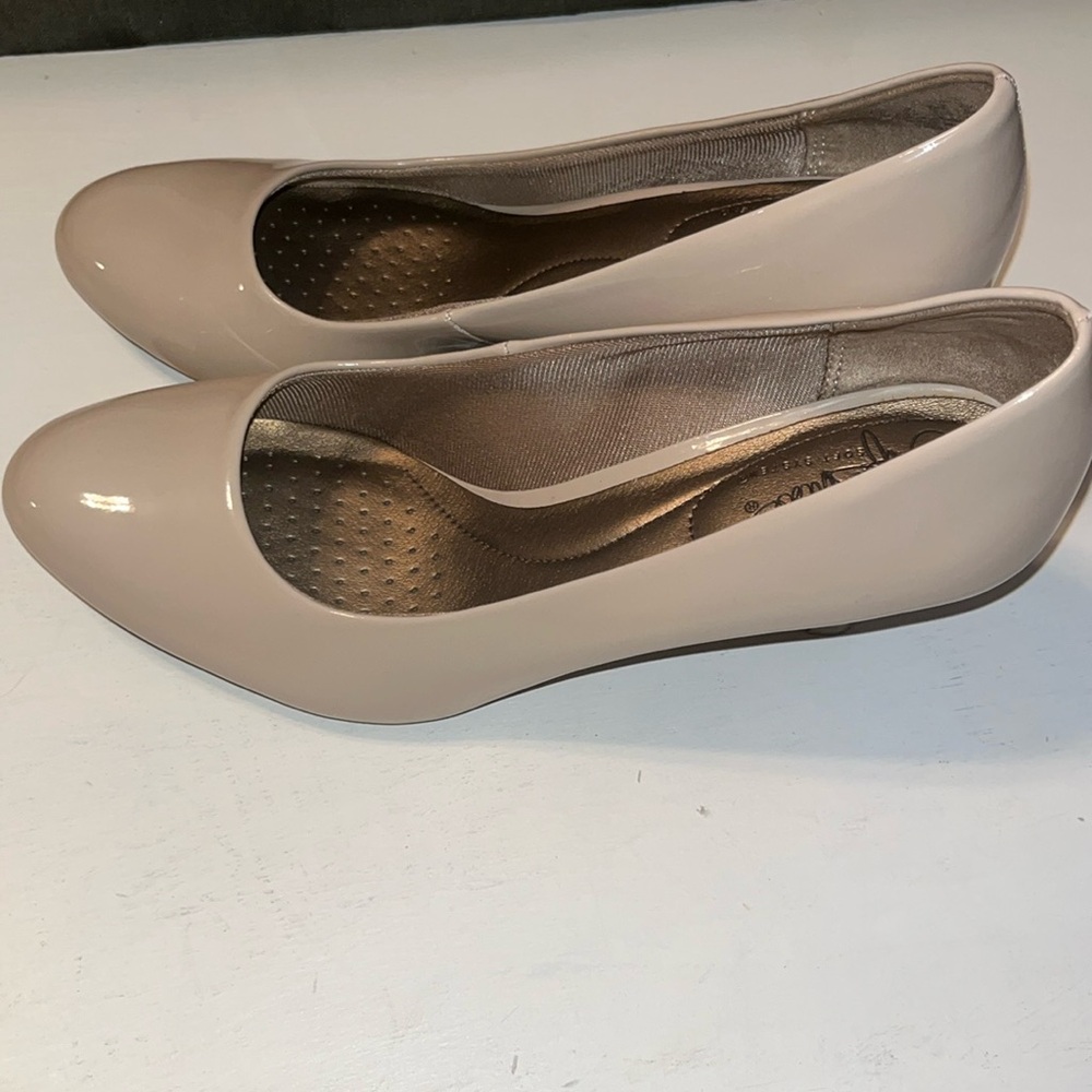 Life Stride Women's Heels in Nude